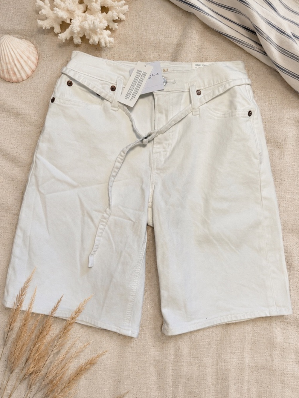 American Eagle Dreamy Drape 11” Jort White High Rise NWT 000 23W